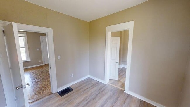 Building Photo - 716 Pearl St