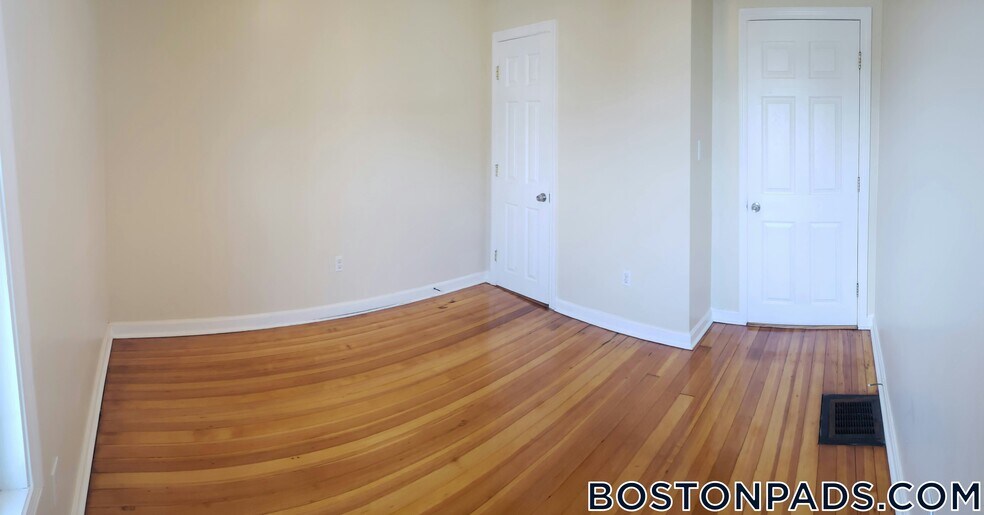 Building Photo - 1096 N Shore Rd