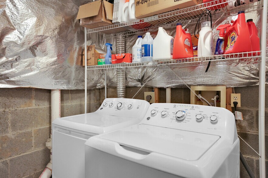 Building Photo - 3001 20th Ct S