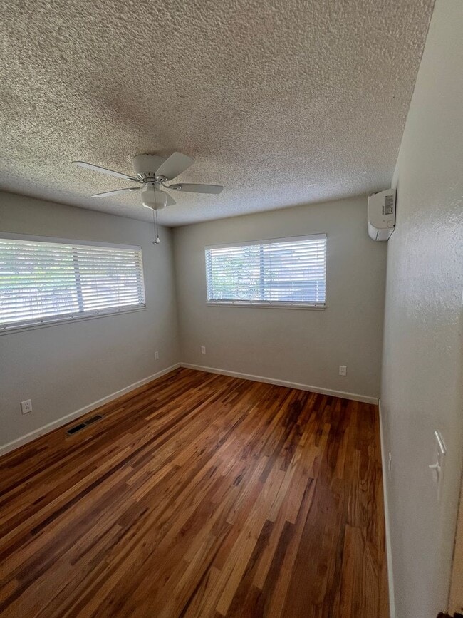 Building Photo - Durham 3 bedroom 2 bath Home, MOVE IN SPEC...