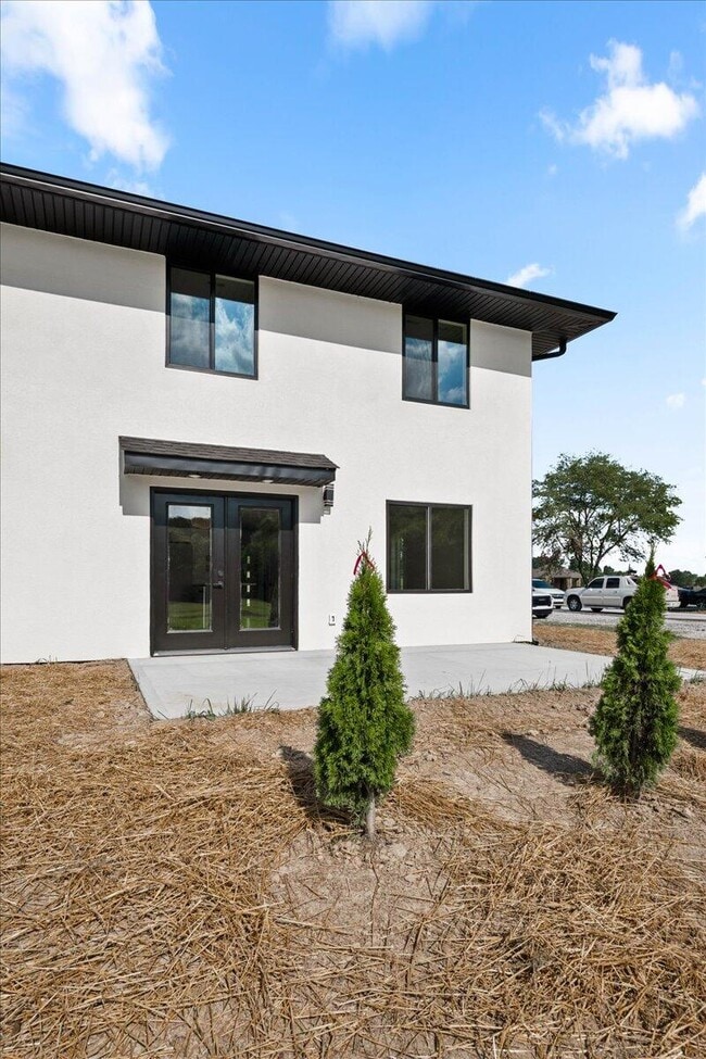 Building Photo - 145 Crooked Creek Dr