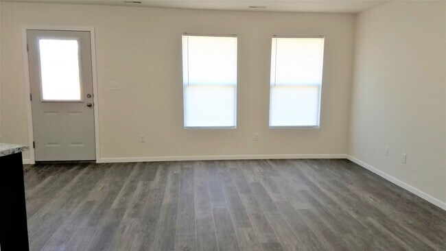 Building Photo - 633 Jamestown Dr