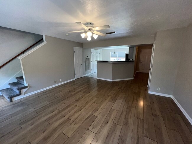 Building Photo - 122 Wolverine Ct
