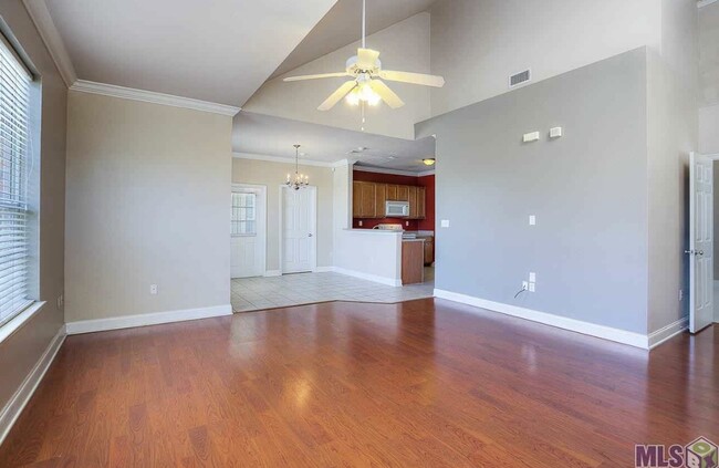 Building Photo - 4441 Burbank Dr