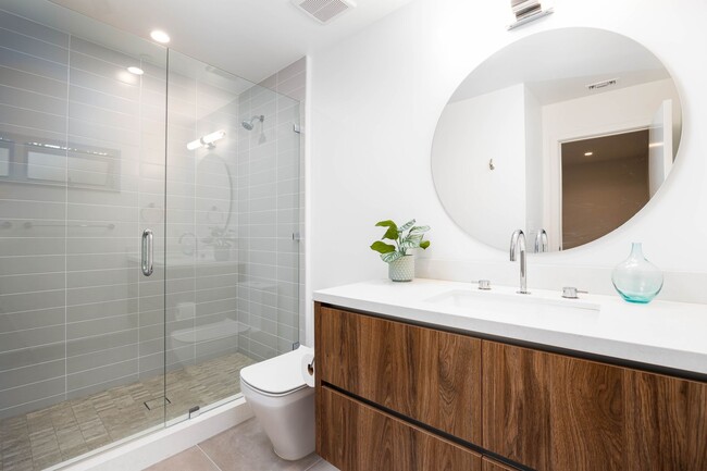 Building Photo - Gorgeous 2 bedroom 2 bath twin home just b...