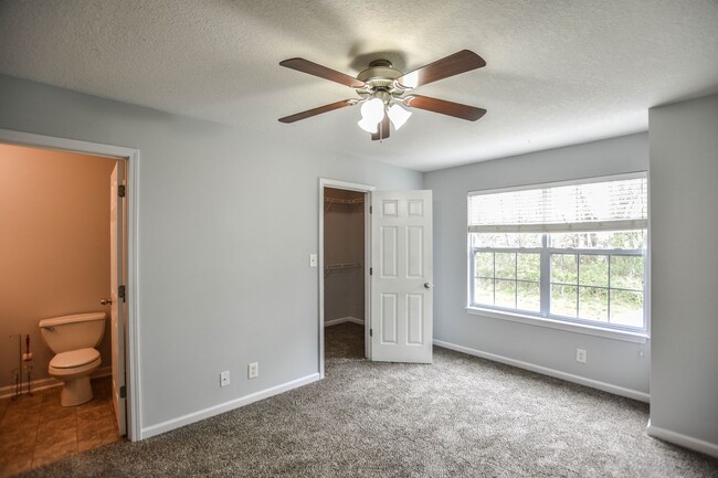 Building Photo - Pet Friendly Two Bedroom!