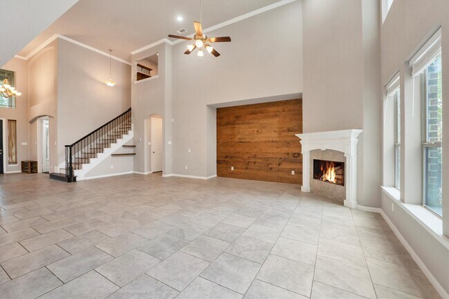 Building Photo - 6723 Mossridge Dr