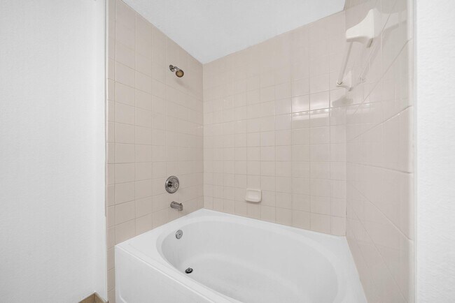 Building Photo - 3020 Alcazar Pl