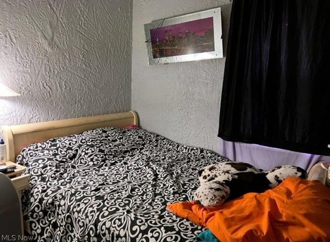 Building Photo - 1337 E 68th St