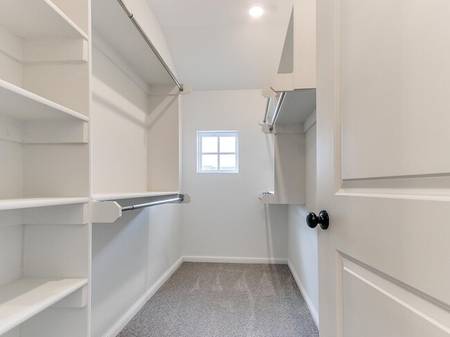 Building Photo - Luxury, Zero Maintenance Living Edmond Tow...