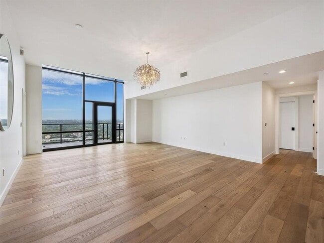 Building Photo - 70 Rainey St