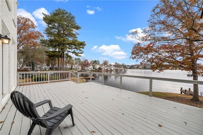 Building Photo - 135 Staghound Ct