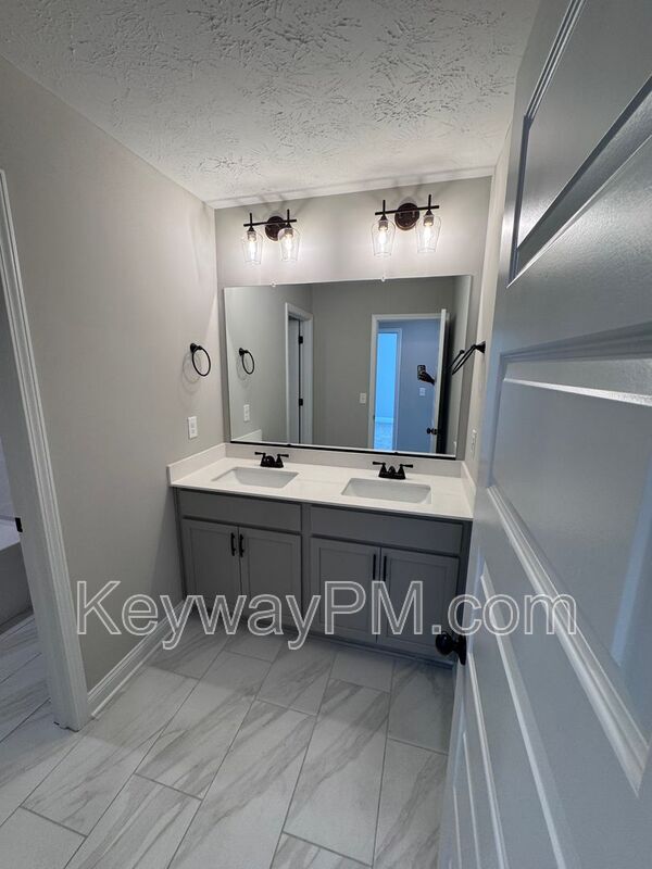 Building Photo - 2047 Denmark Ave SE