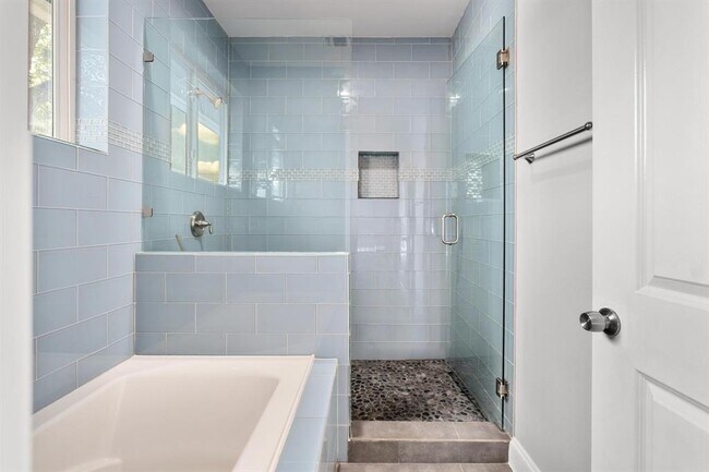 Building Photo - 2311 Santa Rita St