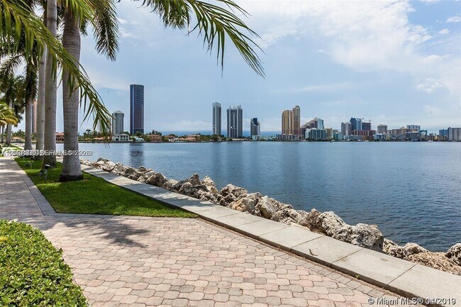 Building Photo - 3500 Mystic Pointe Dr