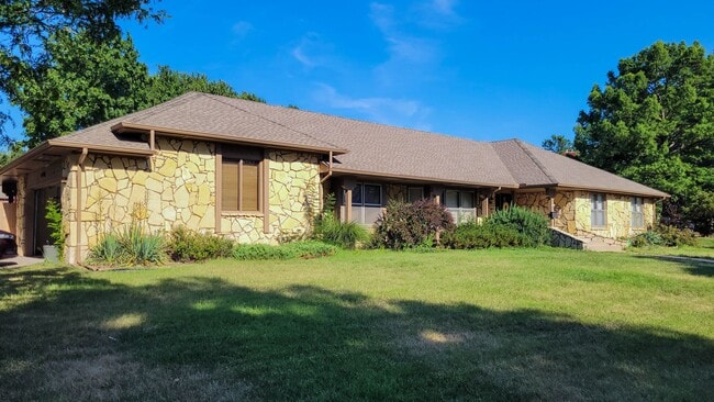 Building Photo - 7761 Killarney Ct