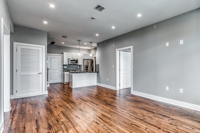 Building Photo - 330 Cambridge St