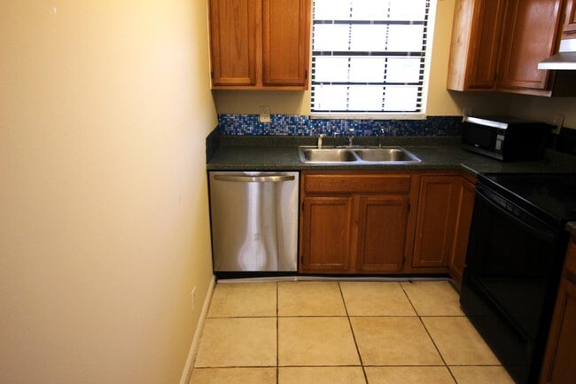 Building Photo - 321 Norwood Terrace