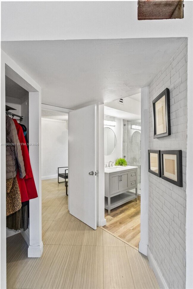 Building Photo - 10401 W Broward Blvd