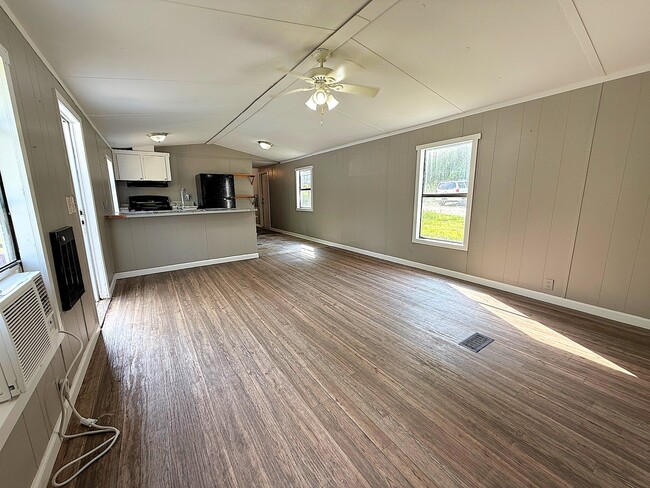 Building Photo - 4515 Saks Rd