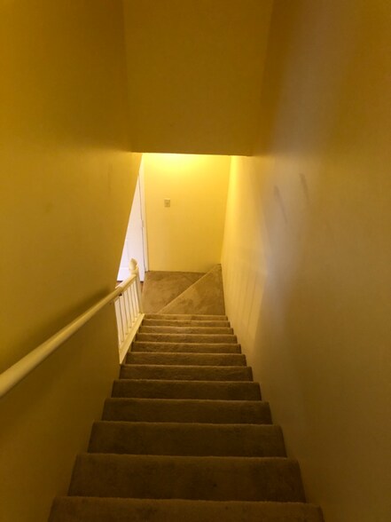 Building Photo - 250 Elm St