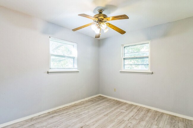 Building Photo - LIMITED TIME**NO APPLICATION FEE**1/2 OFF DEPOSIT**