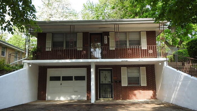 Primary Photo - 1224 N Cottage Ave