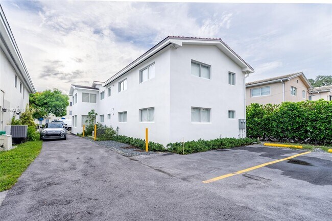 Building Photo - 3160 S Le Jeune Rd