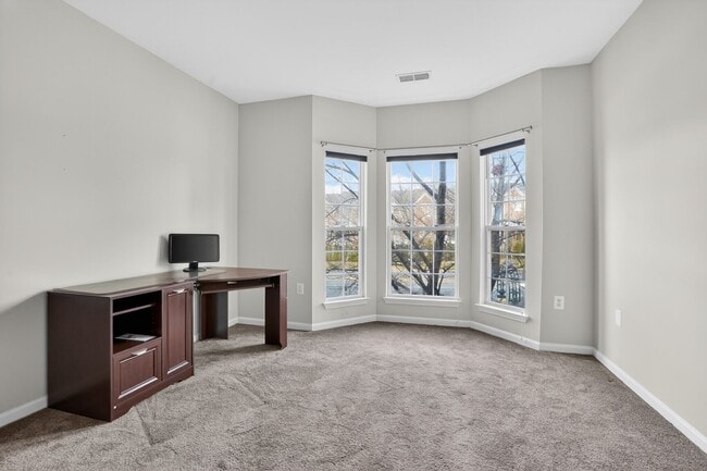 Building Photo - 4138 Fountainside Ln