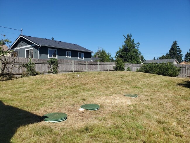 Building Photo - Darling 2 bedroom between Manette & Illahee
