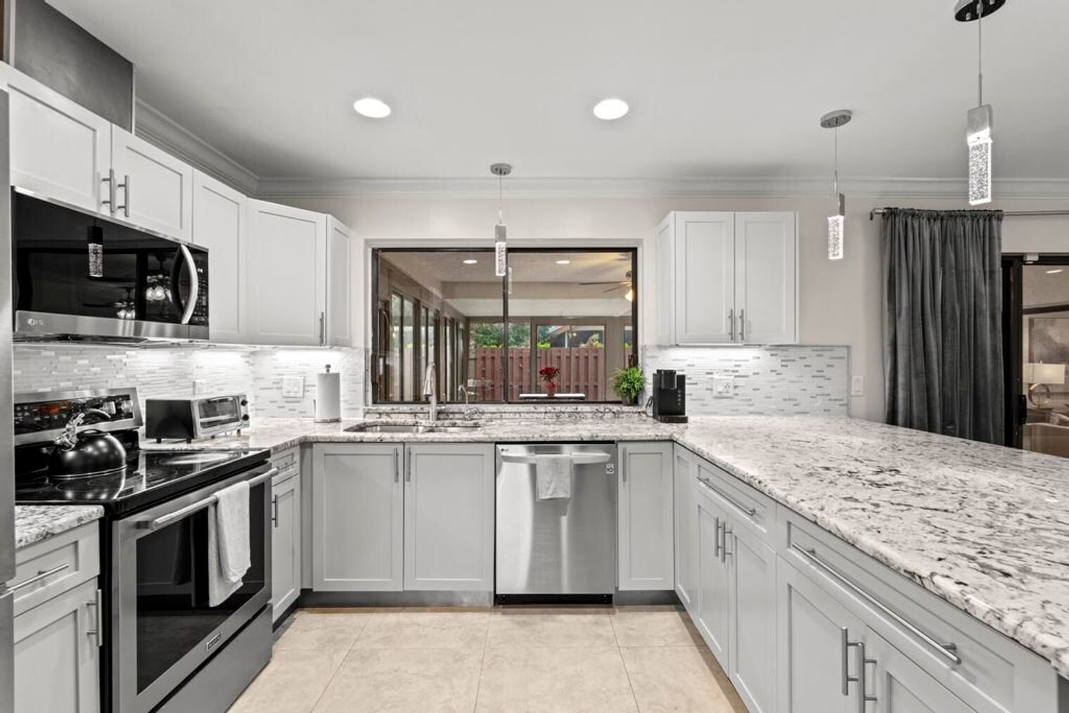 Building Photo - 13575 Columbine Ave