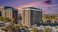 Building Photo - Stunning 2-Bed, 2-Bath Penthouse for Rent ...