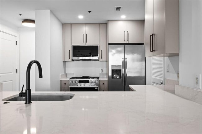 Building Photo - 3338 Peachtree Rd NE