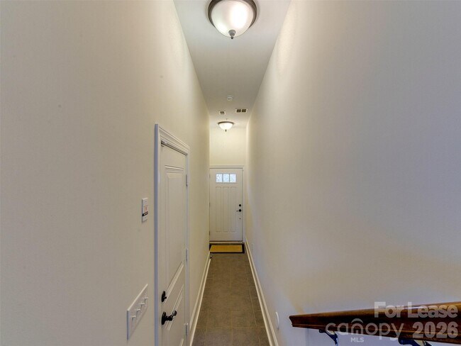 Building Photo - 100 N Laurel Ave