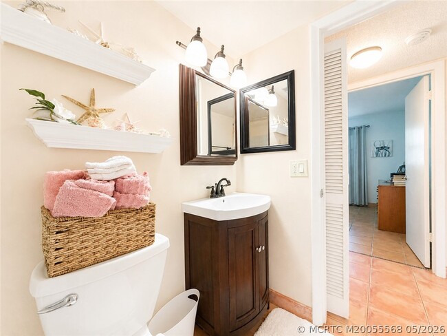 Building Photo - 7440 S Ocean Dr