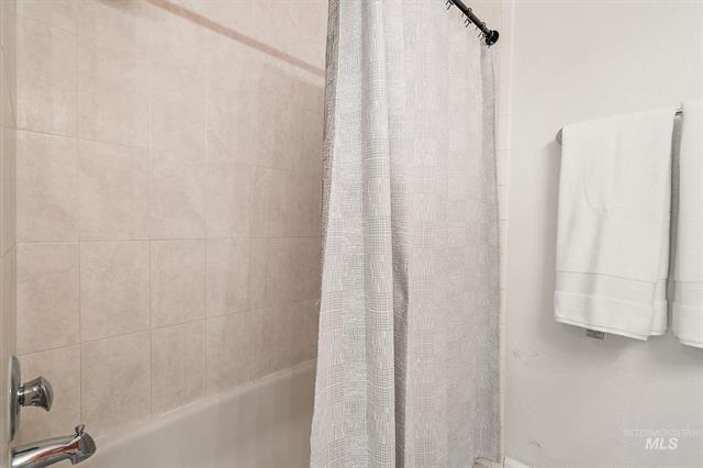 Building Photo - 529 S Beach St