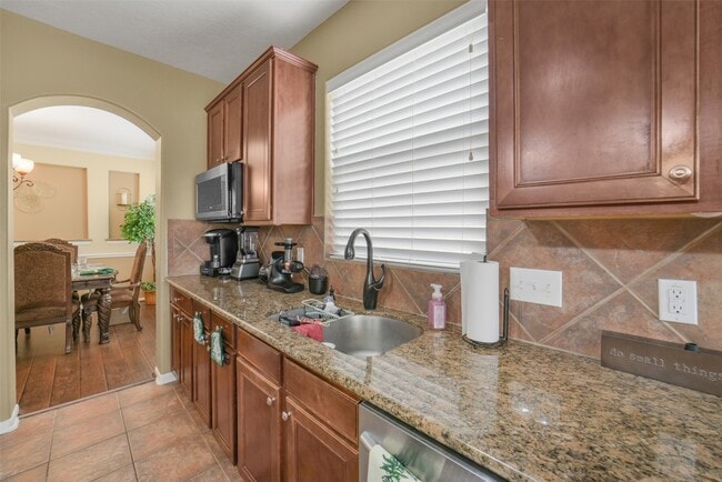 Building Photo - 2103 Blue Water Bay Dr