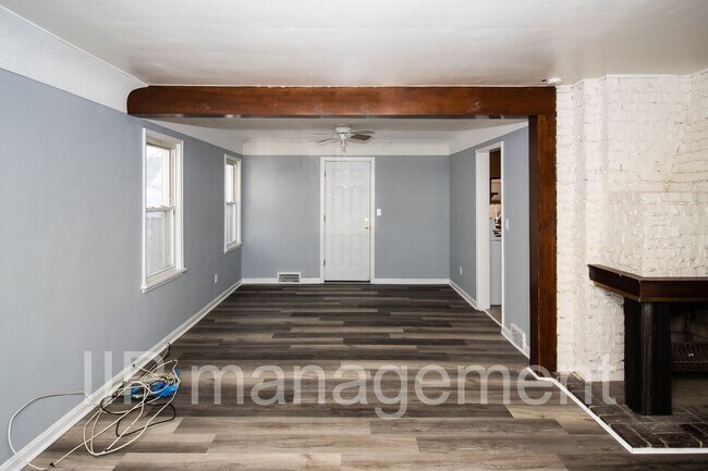 Building Photo - Cleveland Heights Spacious 3bed Home - Sec...