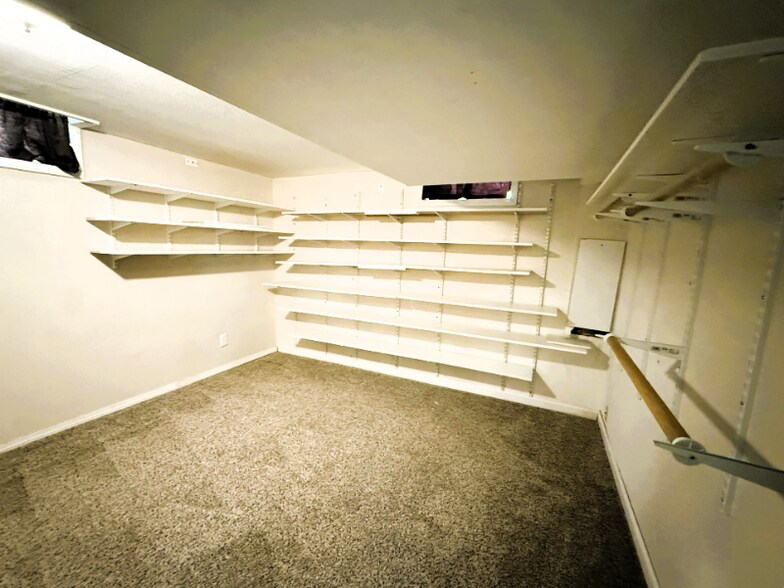 Building Photo - 1114 S Waverly St