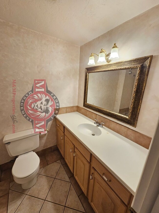 Building Photo - 5 Bd 3 Bath Home Cottonwood Heights