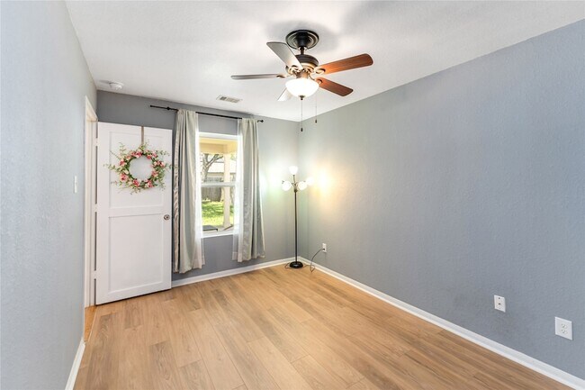 Building Photo - 16734 Warbler Dr