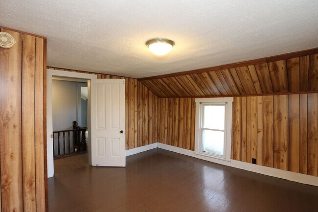 Building Photo - 3 Bedroom Veedersburg Home!