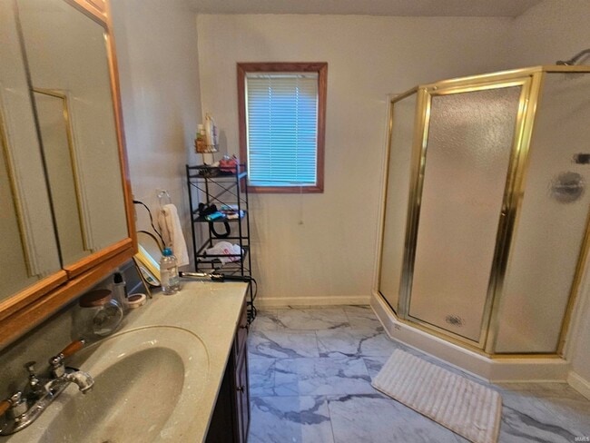 Building Photo - 405 E 15th St