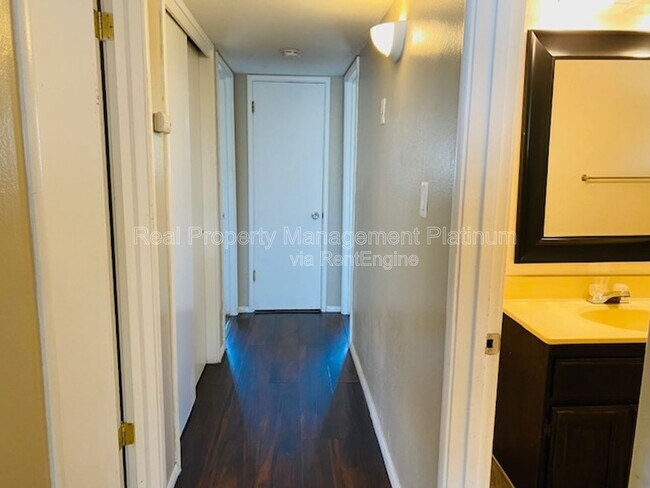 Building Photo - 841 W San Gabriel Ave