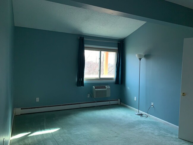 Building Photo - Heat & Hot water included!! Woodland Heigh...