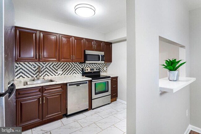 Building Photo - 6155 Edsall Rd