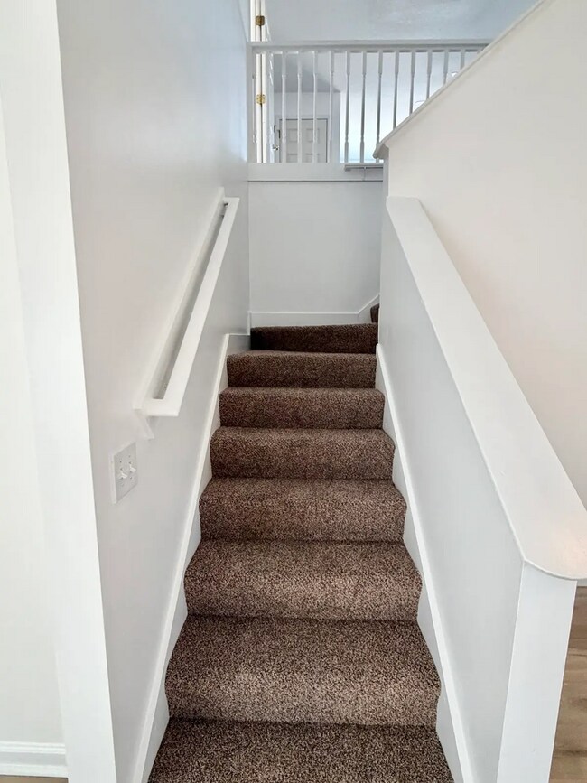 Building Photo - Spacious 5-bedroom, 3-bath home!