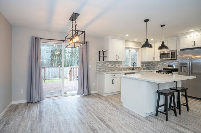 Building Photo - Spacious 3-Bedroom Home with Deck & Fenced Yard