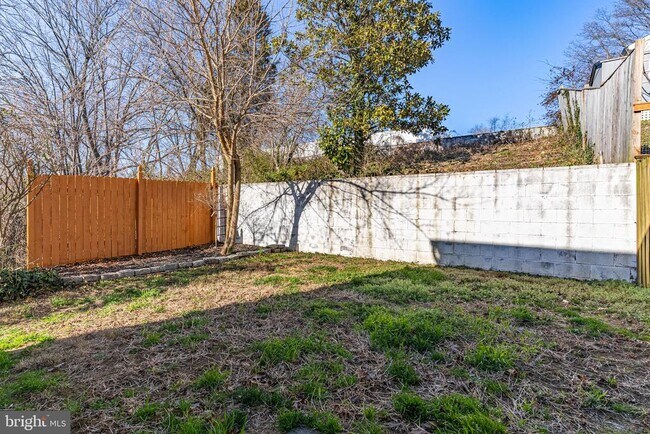 Building Photo - 2722 Jefferson Dr