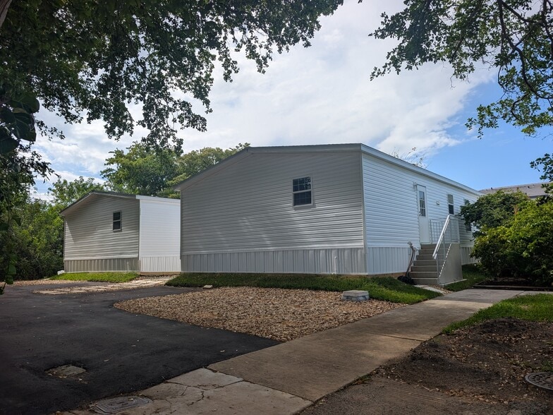 Building Photo - 3051 SW 50th St